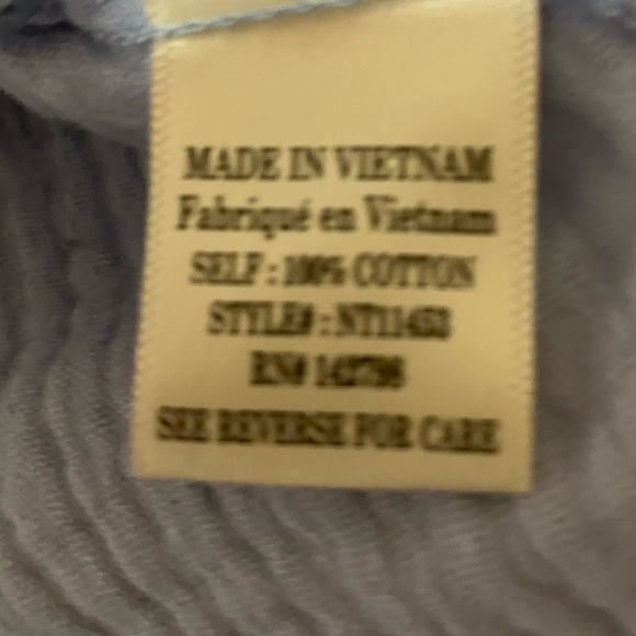 NWT!  Light Blue  Women's Button-Up Top - Picture 8 of 8